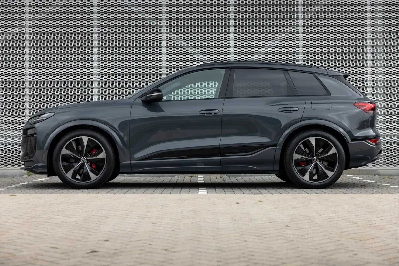 Audi SQ6 e-tron Edition One 100 kWh | Luchtvering | Trekhaak | MMI Gris - 2