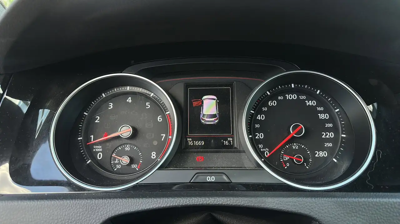 Volkswagen Golf GTI снимка Volkswagen Golf GTI