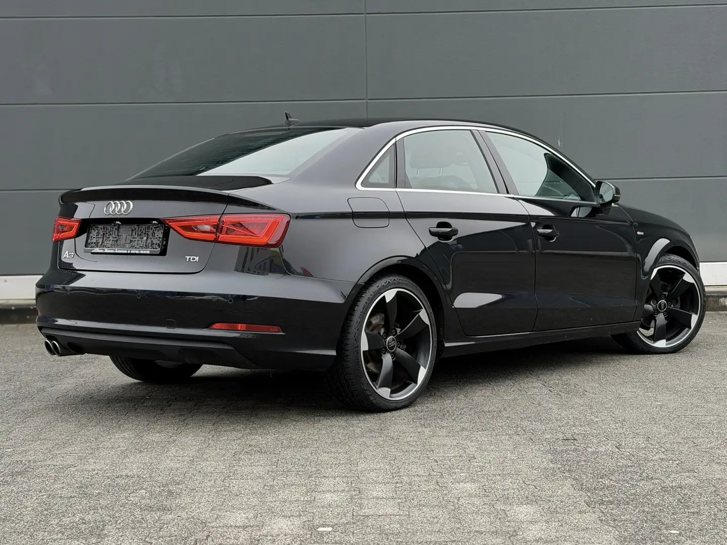 Audi A3 S line Sportpaket Navi Klima*Rotor*Zahnriemen Neu Noir - 2