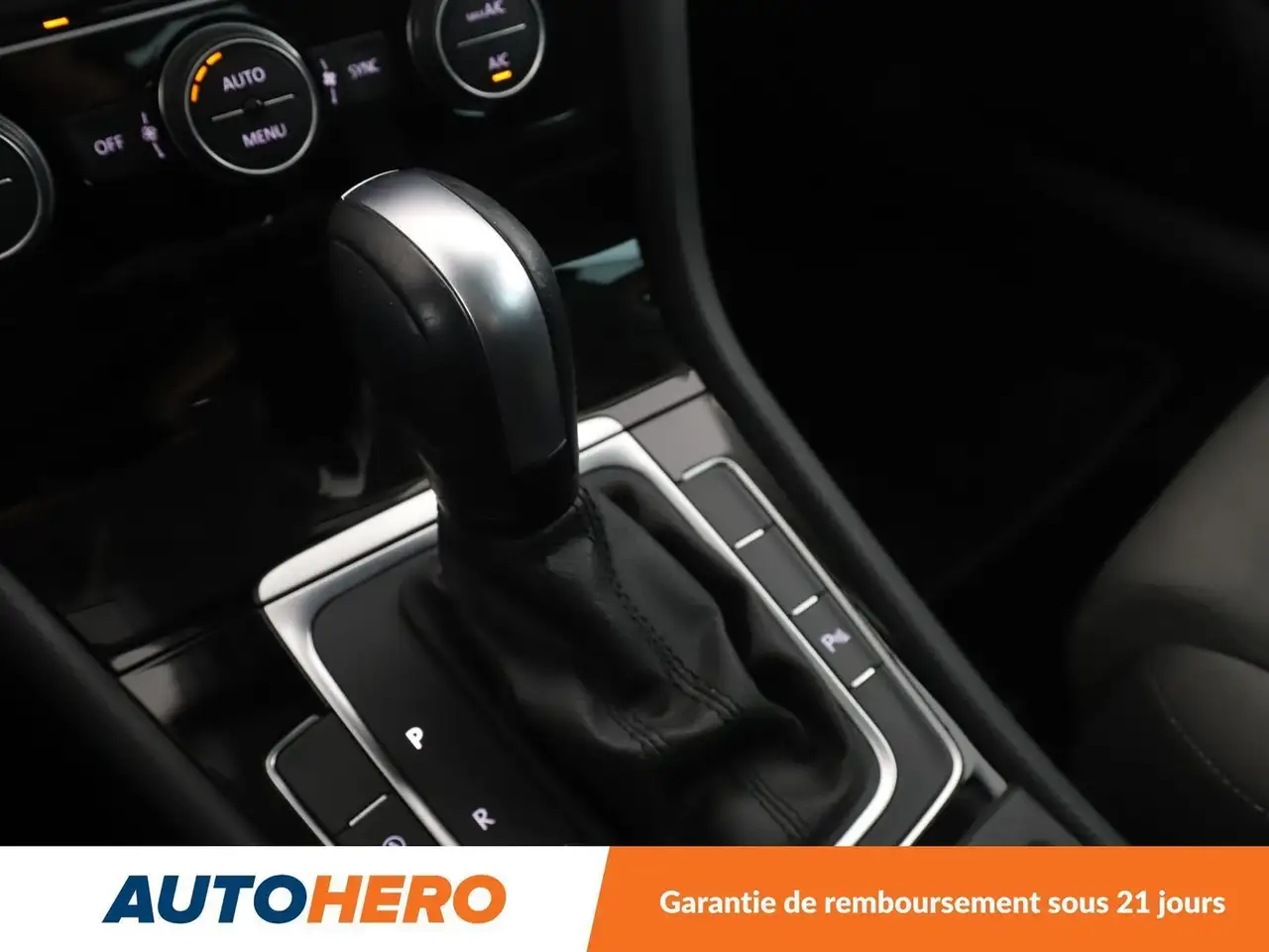 Volkswagen Golf Standard Model — photo 25
