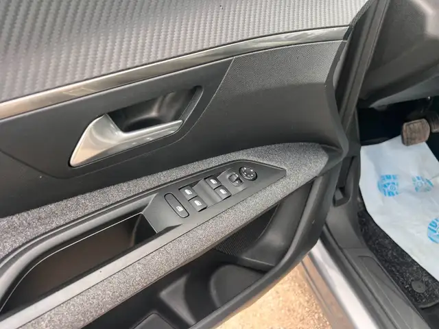 Peugeot 3008 view 13