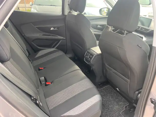 Peugeot 3008 view 11