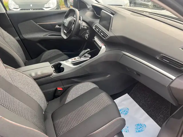 Peugeot 3008 view 10