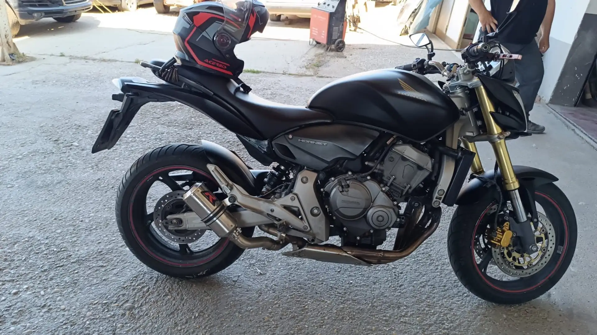 Honda Hornet Černá - 1
