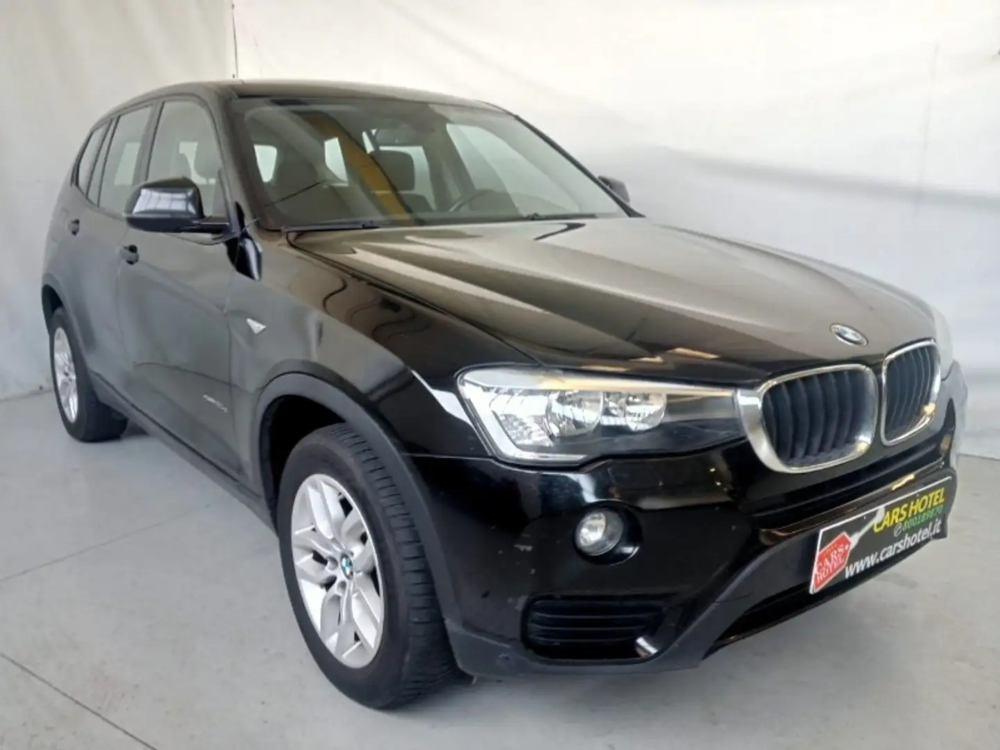 BMW X3 xDrive20d Business Advantage Aut. Fekete - 2