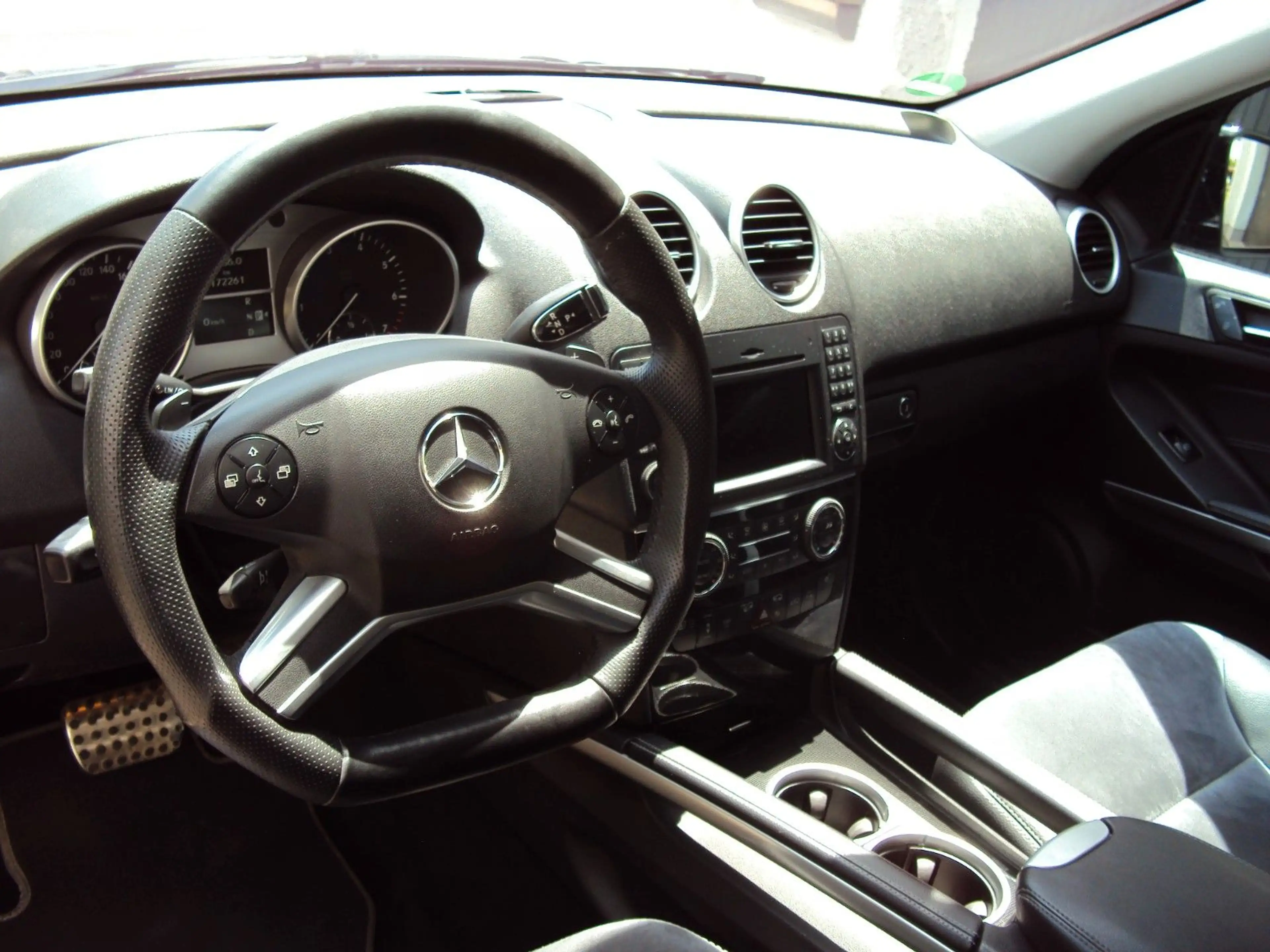 Mercedes-Benz ML 500 AMG Sport Paket Navi AHK Alcantara ! — photo 7