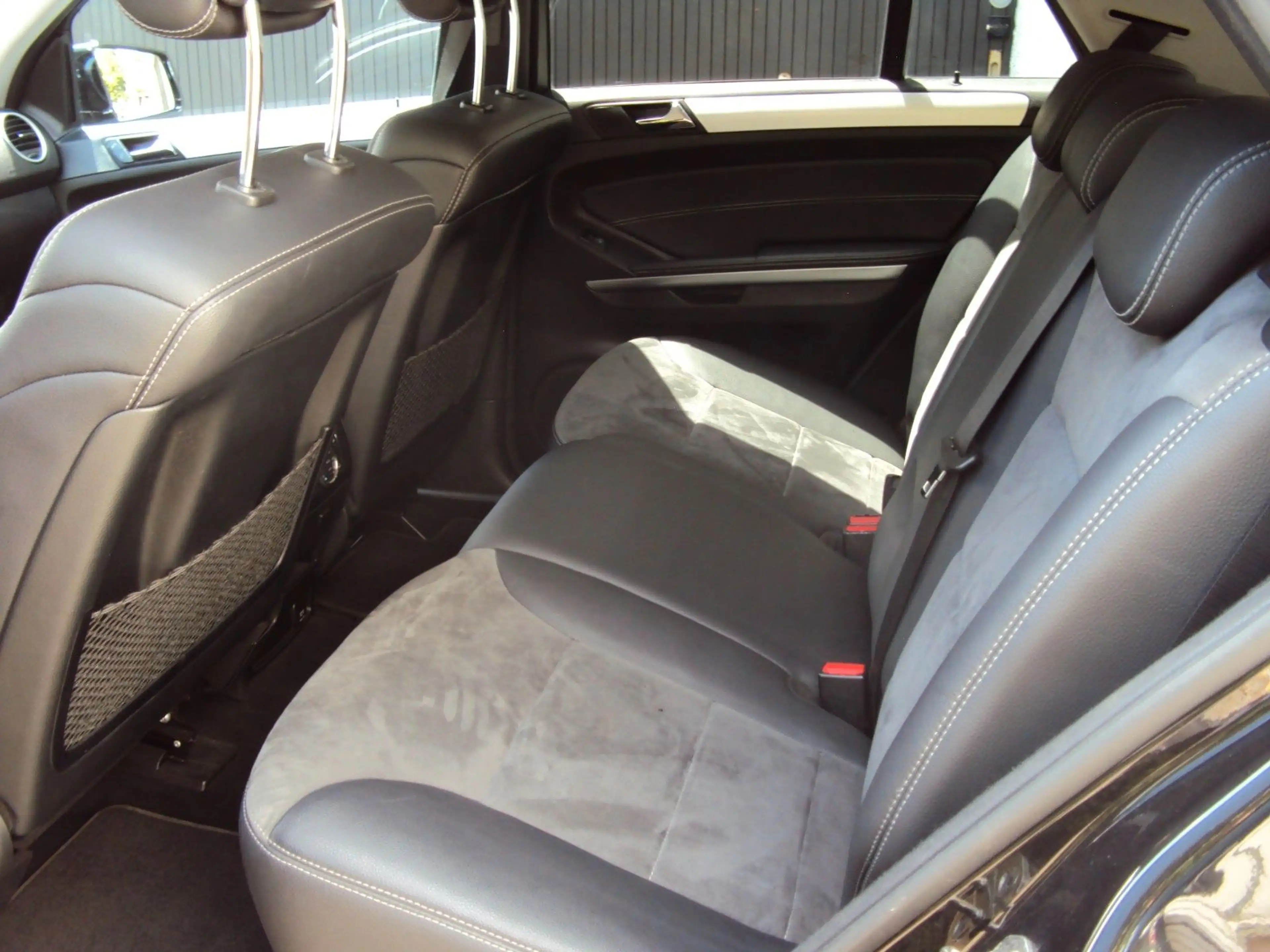 Mercedes-Benz ML 500 AMG Sport Paket Navi AHK Alcantara ! — photo 8