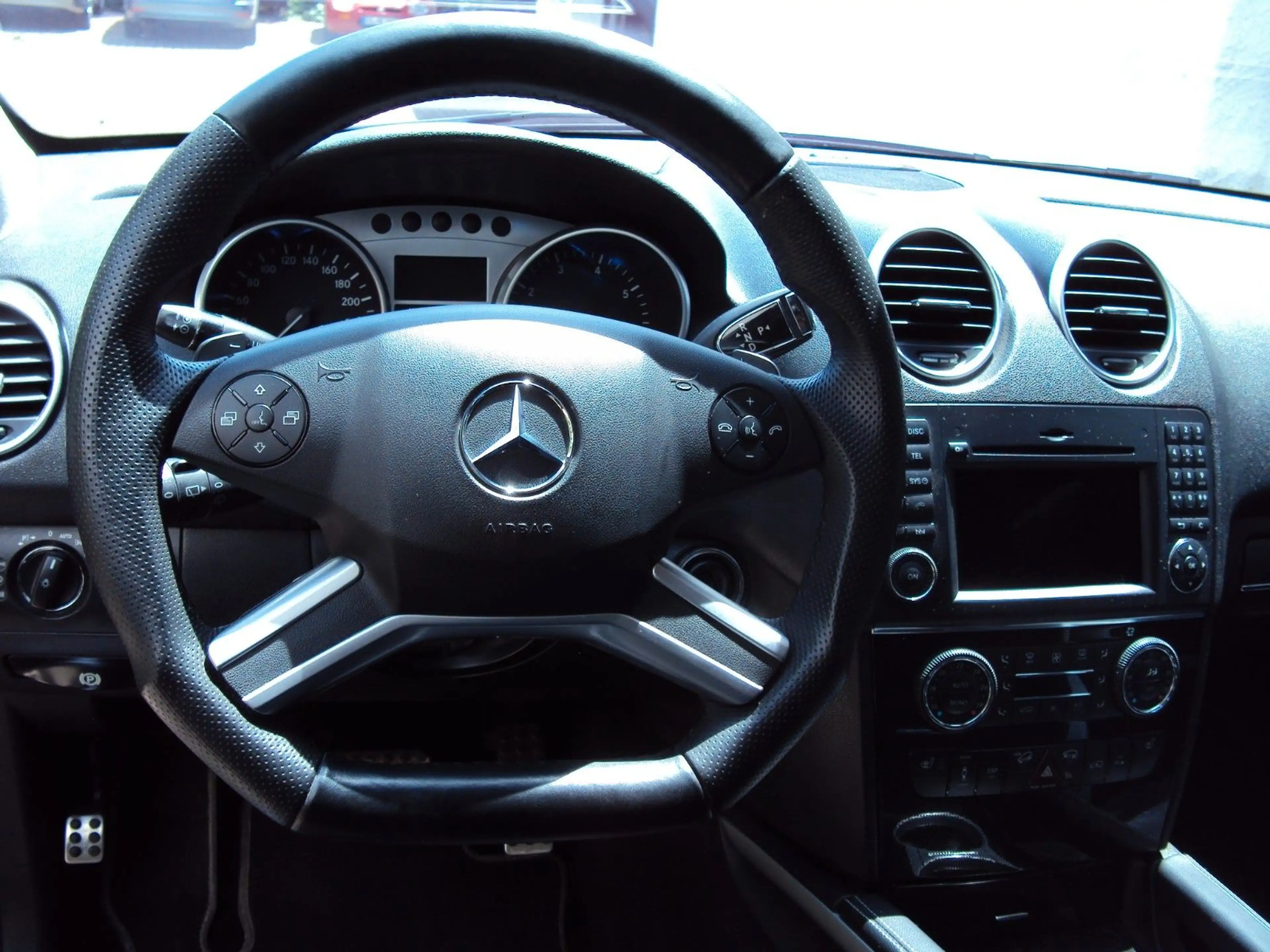 Mercedes-Benz ML 500 AMG Sport Paket Navi AHK Alcantara ! — photo 11