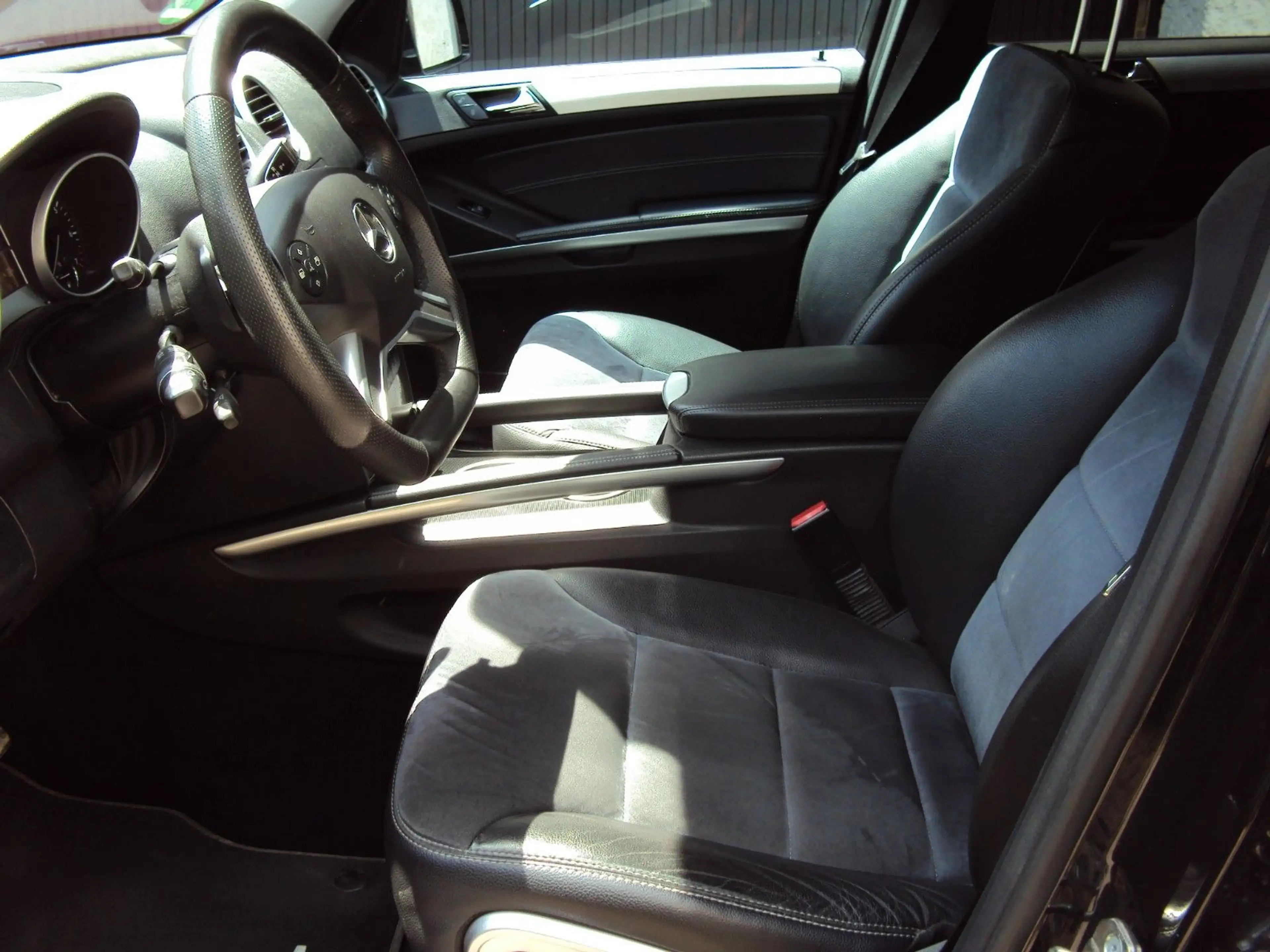 Mercedes-Benz ML 500 AMG Sport Paket Navi AHK Alcantara ! — photo 6