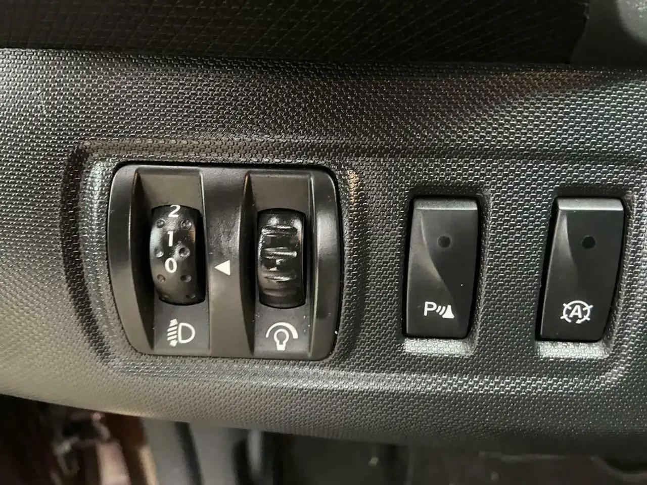 Renault Clio Citadine 5 portes — photo 8
