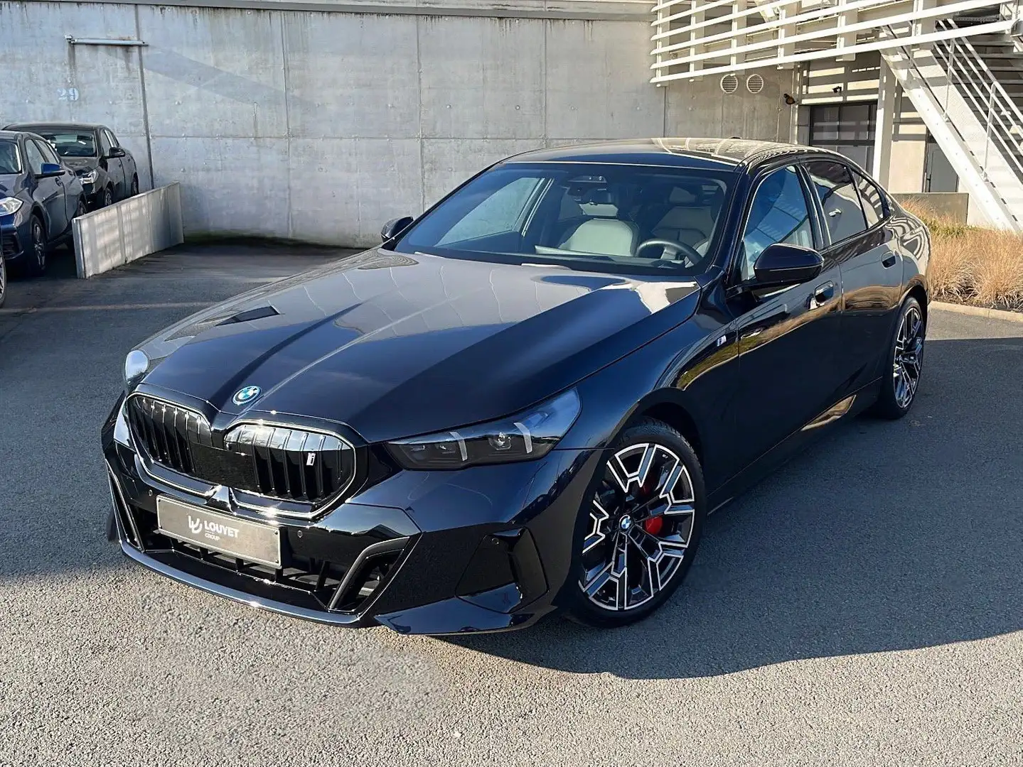 BMW i5 M Sport Pro - Carbon Schwarz - Toit Pano - Harman Noir - 1