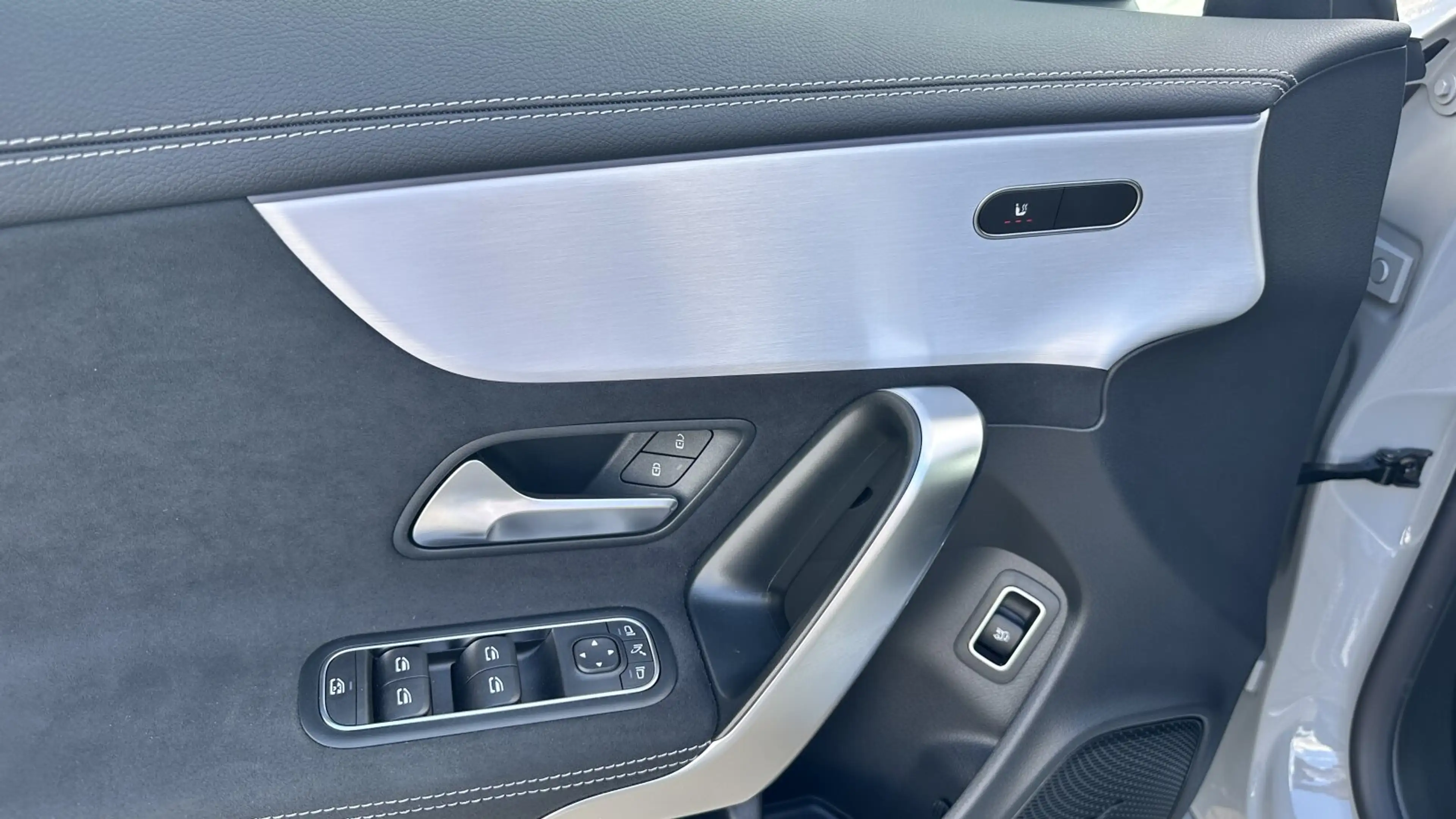 Mercedes-Benz CLA 220 CLA 220 d Shooting Brake AMG+Keyless+Pano+360° — photo 14