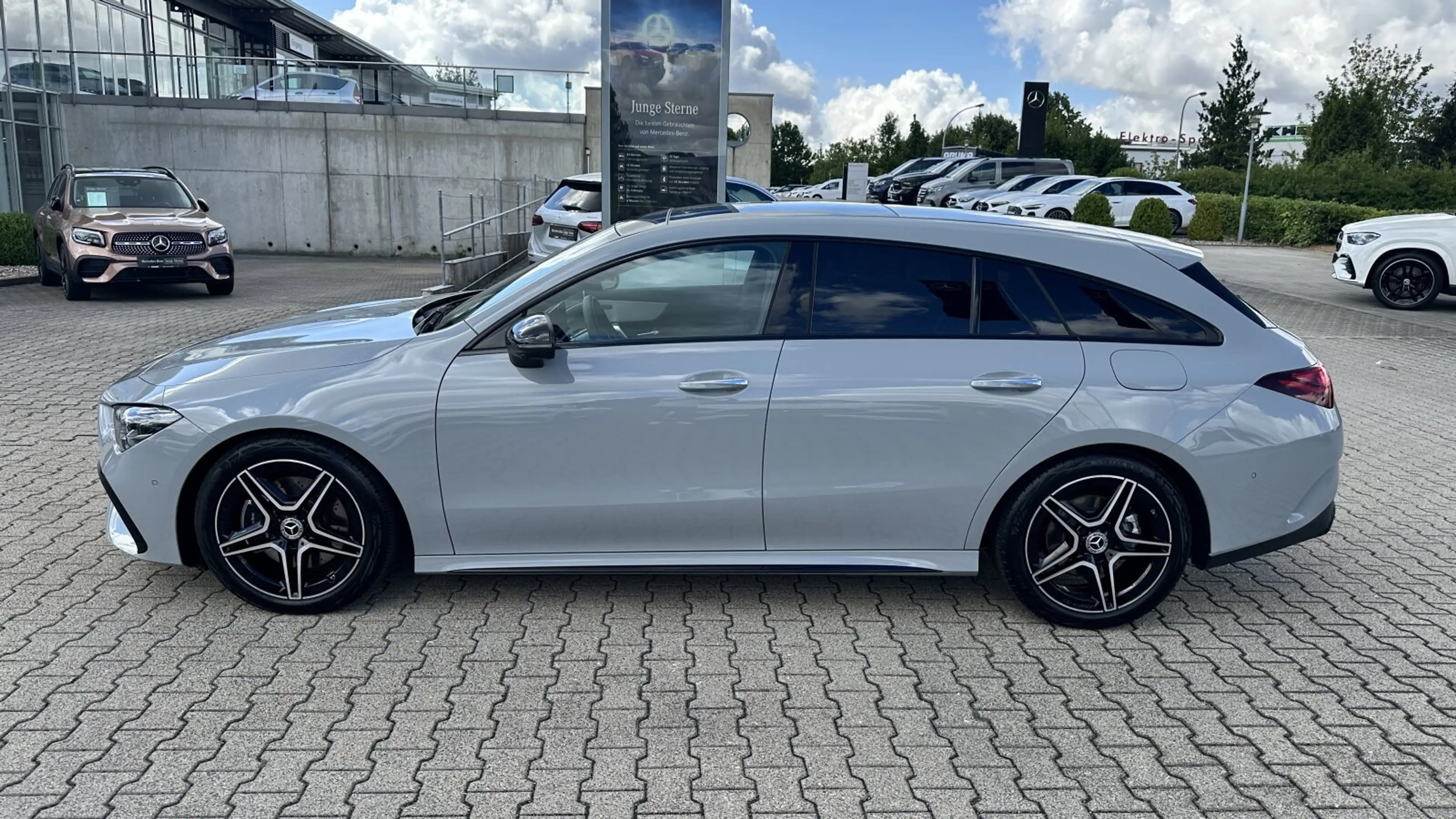 Mercedes-Benz CLA 220 CLA 220 d Shooting Brake AMG+Keyless+Pano+360° — photo 8