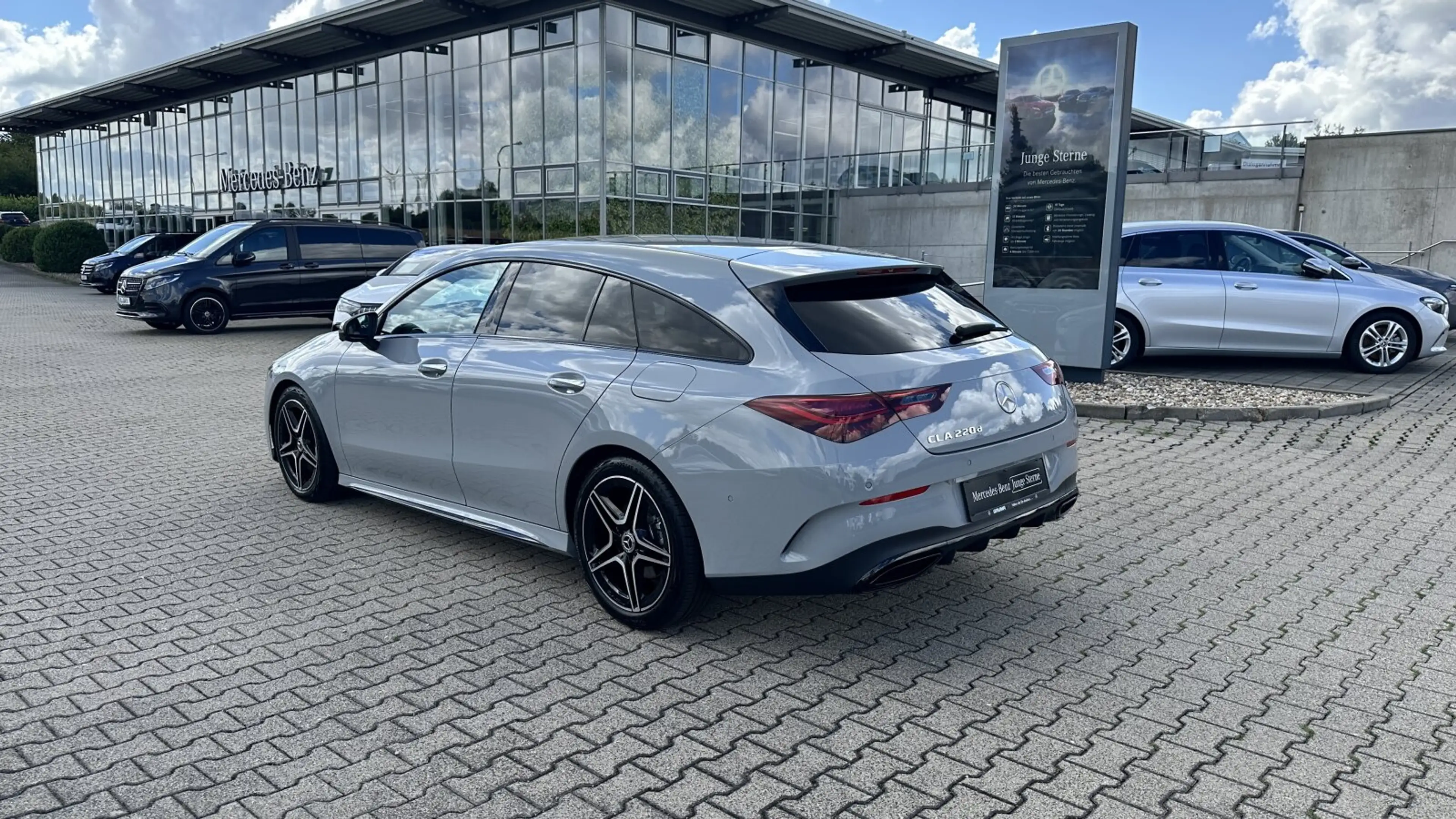 Mercedes-Benz CLA 220 CLA 220 d Shooting Brake AMG+Keyless+Pano+360° — photo 7
