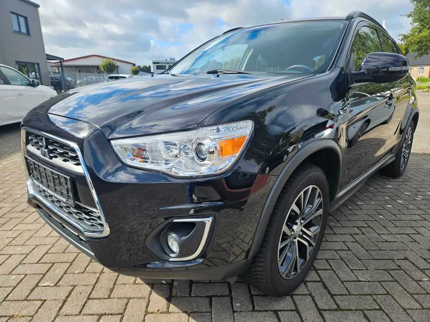 Mitsubishi ASX Basis 2WD SHZ TEMP BT ALLWETTER Schwarz - 1