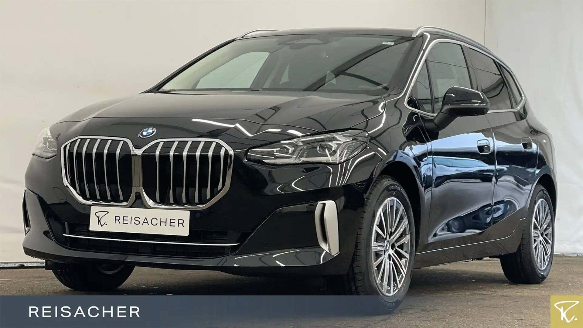 BMW 230 e A xDrive Active Tourer Luxury-Line,Pano,AHK Schwarz - 1
