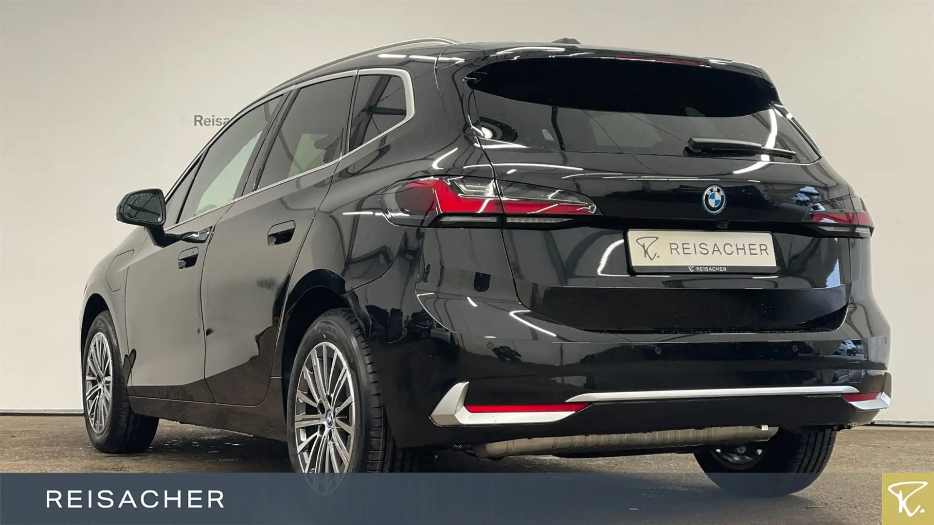 BMW 230 e A xDrive Active Tourer Luxury-Line,Pano,AHK Schwarz - 2