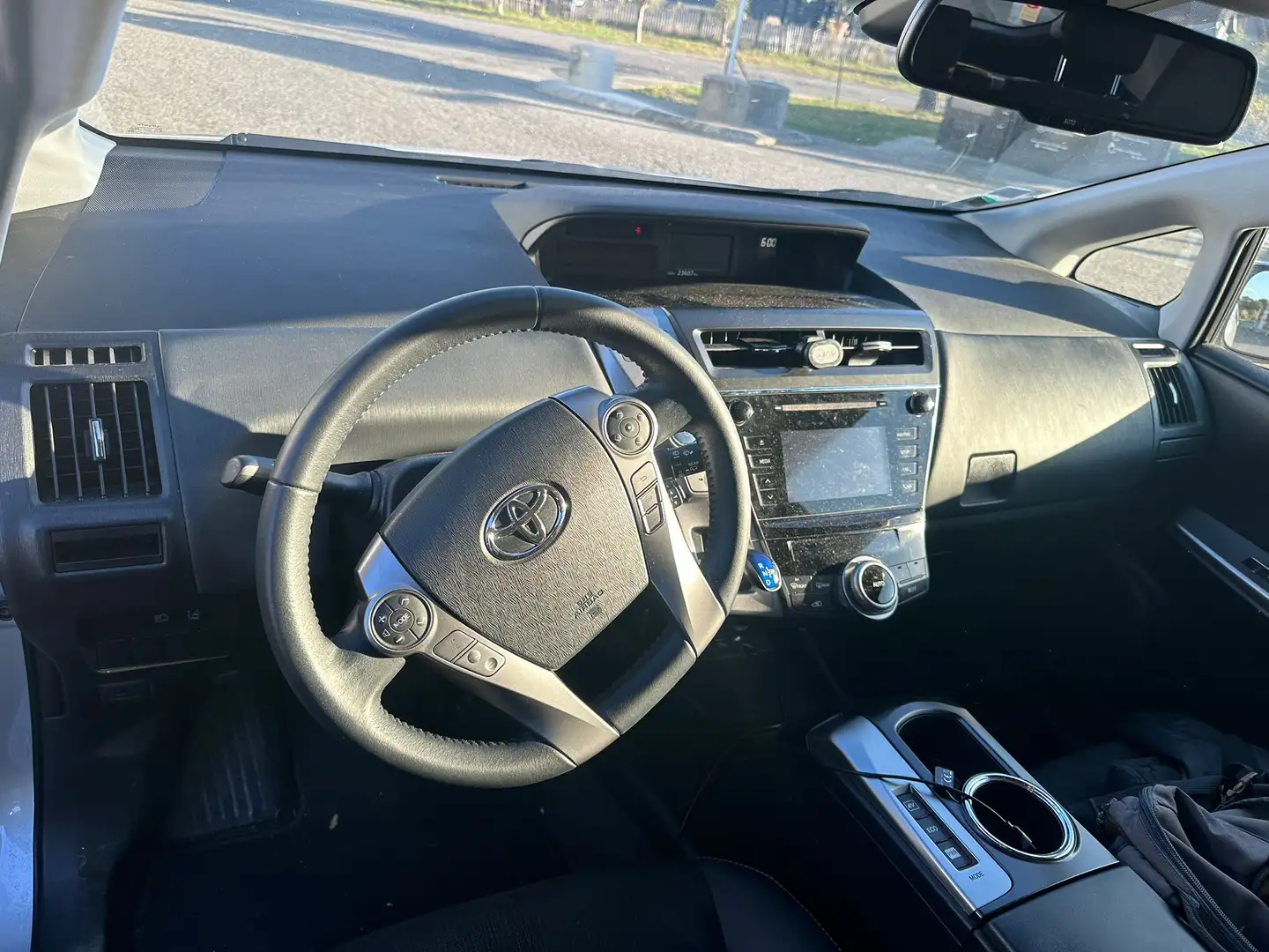 Toyota Prius+ Skyview Gris - 2