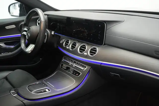 Mercedes-Benz 300 view 8