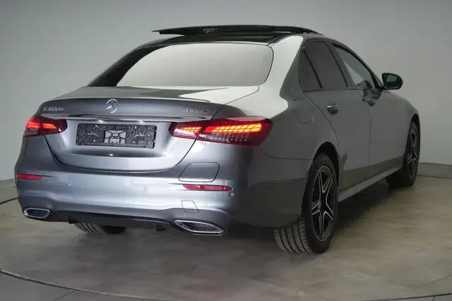 Mercedes-Benz 300 view 4