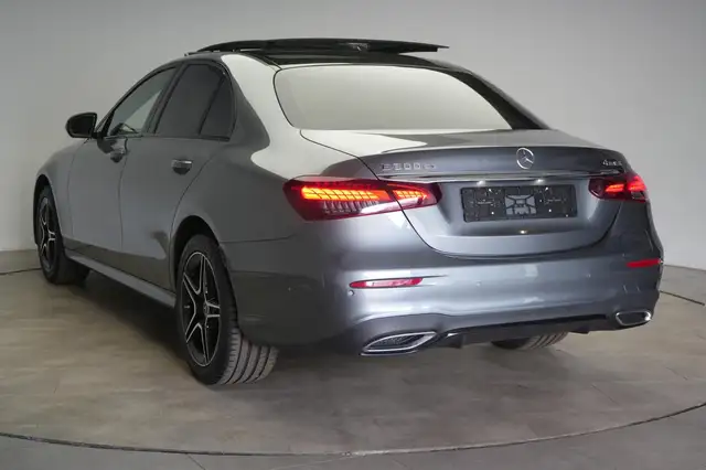 Mercedes-Benz 300 view 6