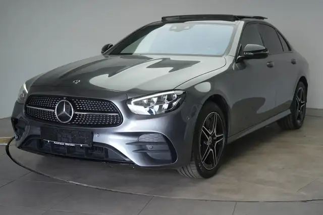 Mercedes-Benz 300 view 3