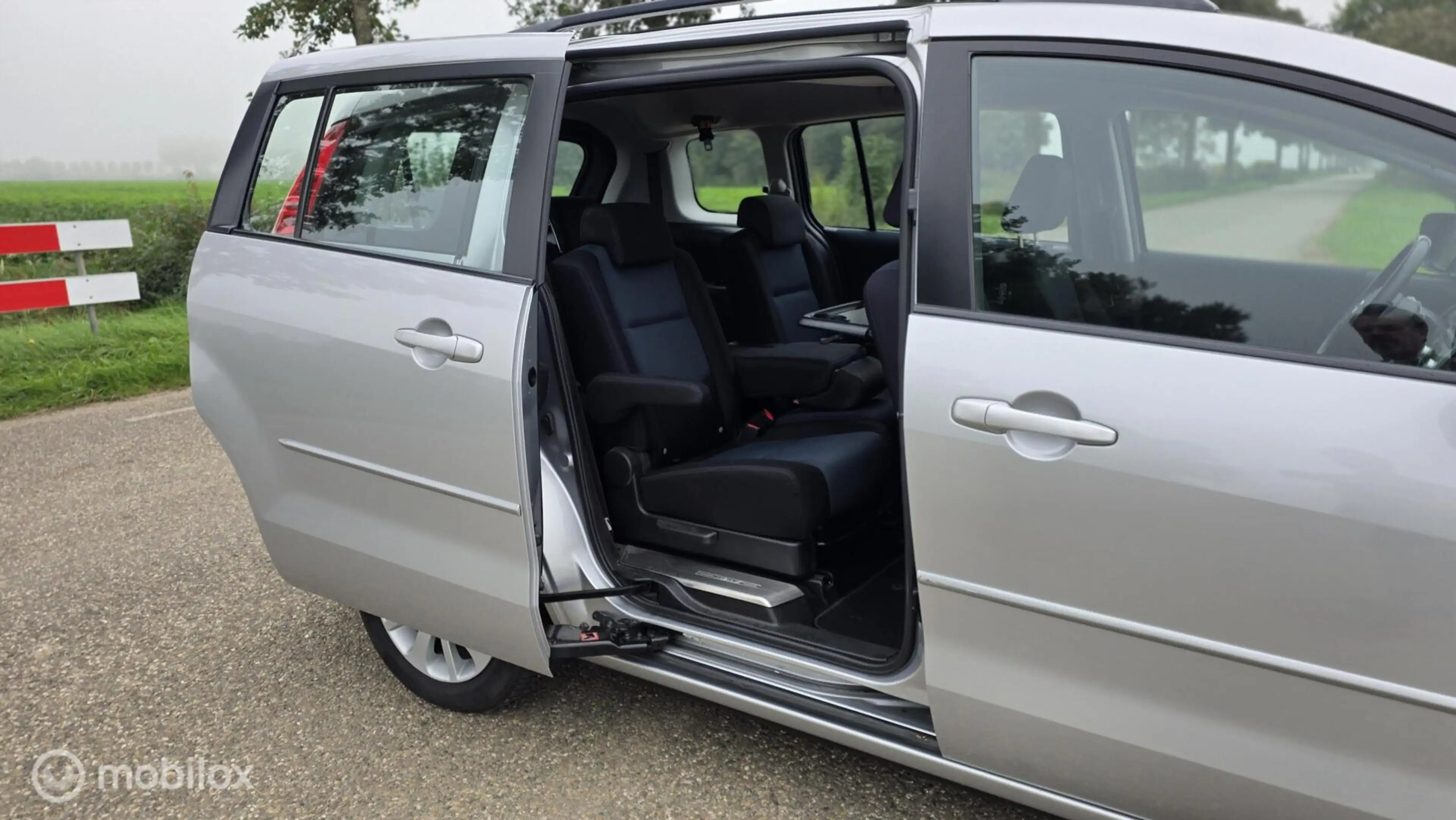 Mazda 5 1.8 Executive 7 persoons lage kilometerstand! — photo 21