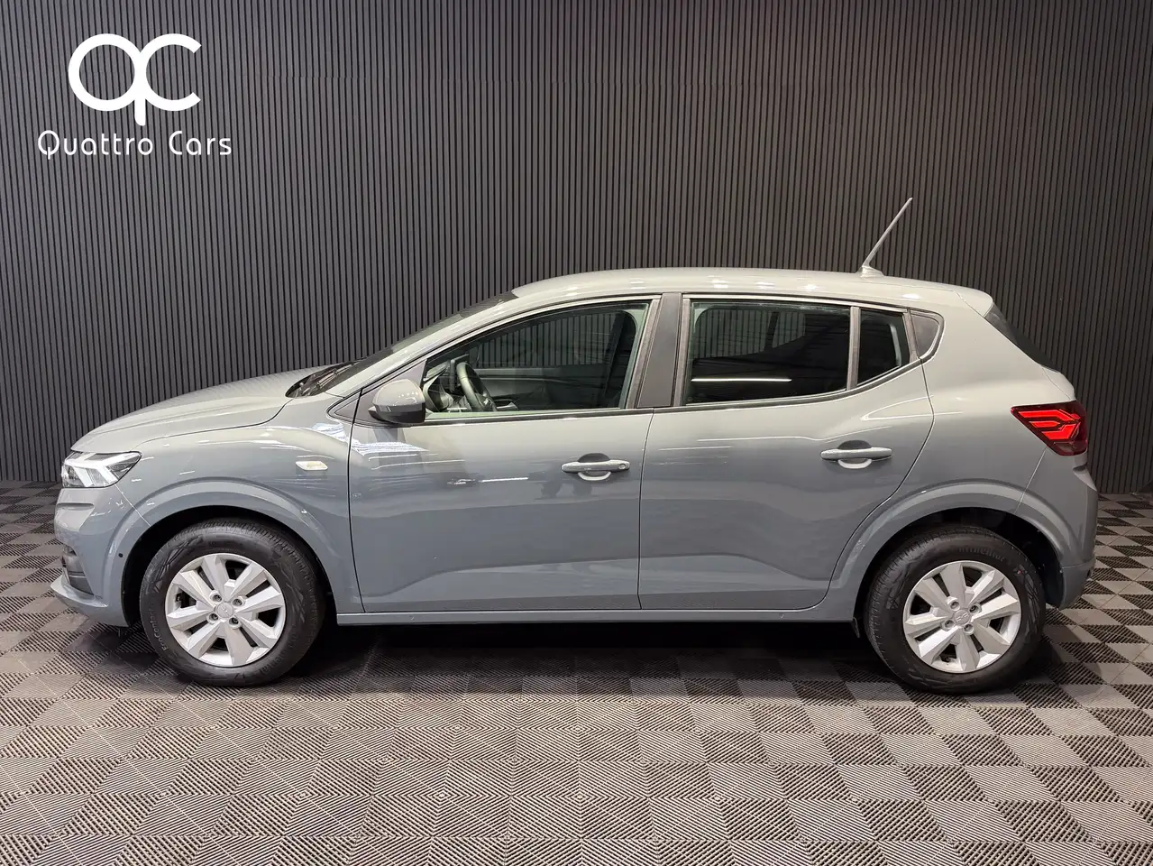Dacia Sandero 1.0 TCe - Garantie Dacia 2029 - Car Play - Camera 4