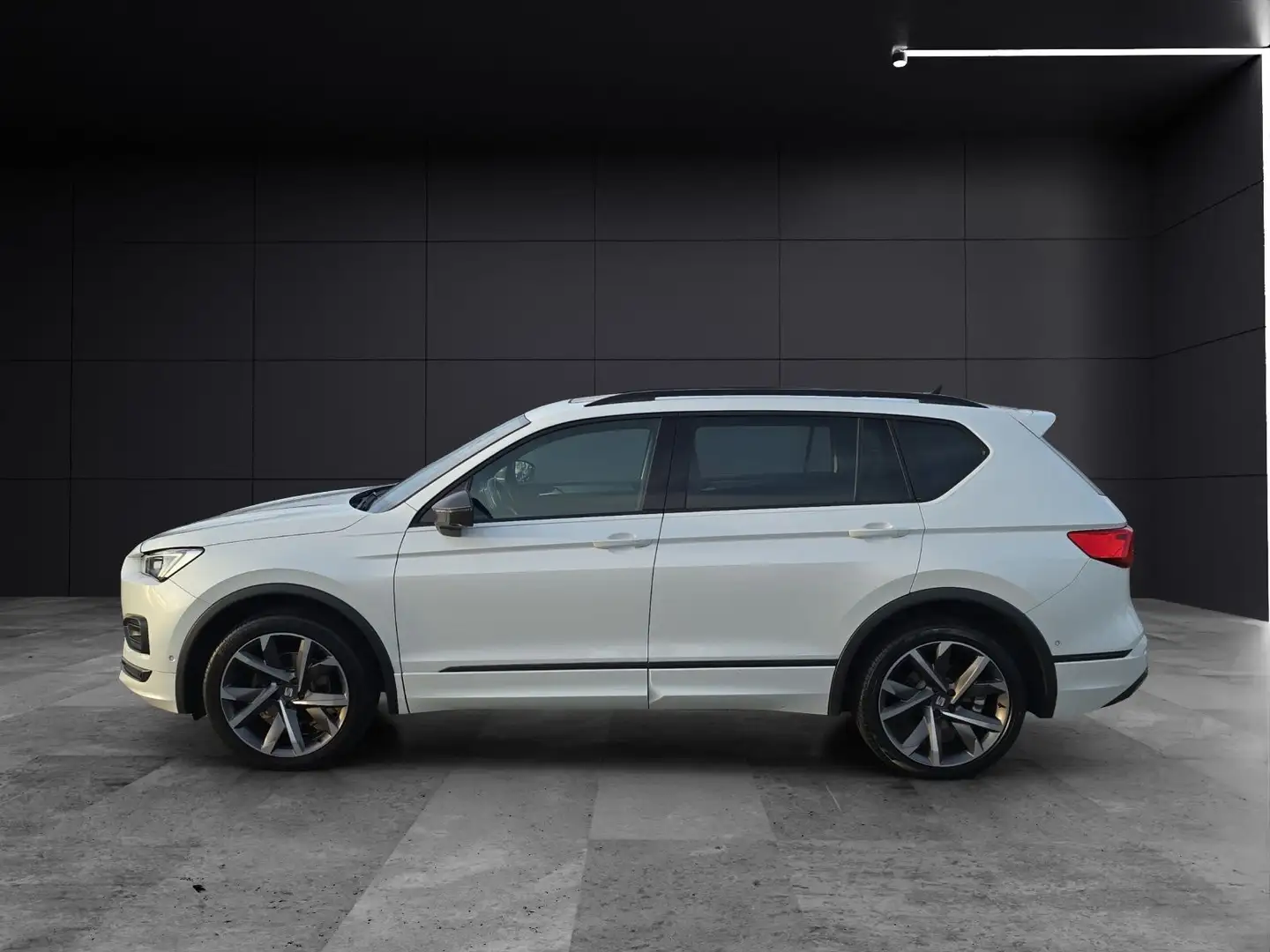 SEAT Tarraco FR 1.5 TSI ACT ACC LED NAVI AHZ Wit - 2