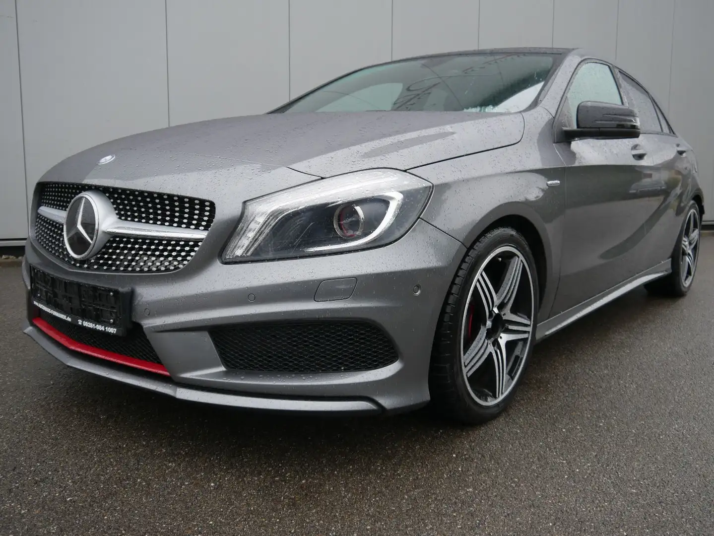 Mercedes-Benz A 250 Sport AMG-Line NAVI/PANO/H&K/EXKLUSIVPAKET Grigio - 1