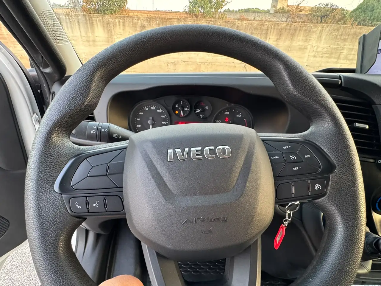 Iveco Daily 2023 — фото 19