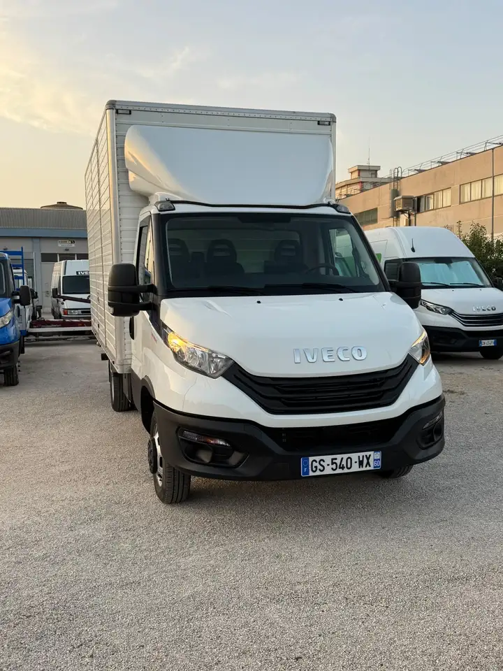 Iveco Daily 2023 — фото 18