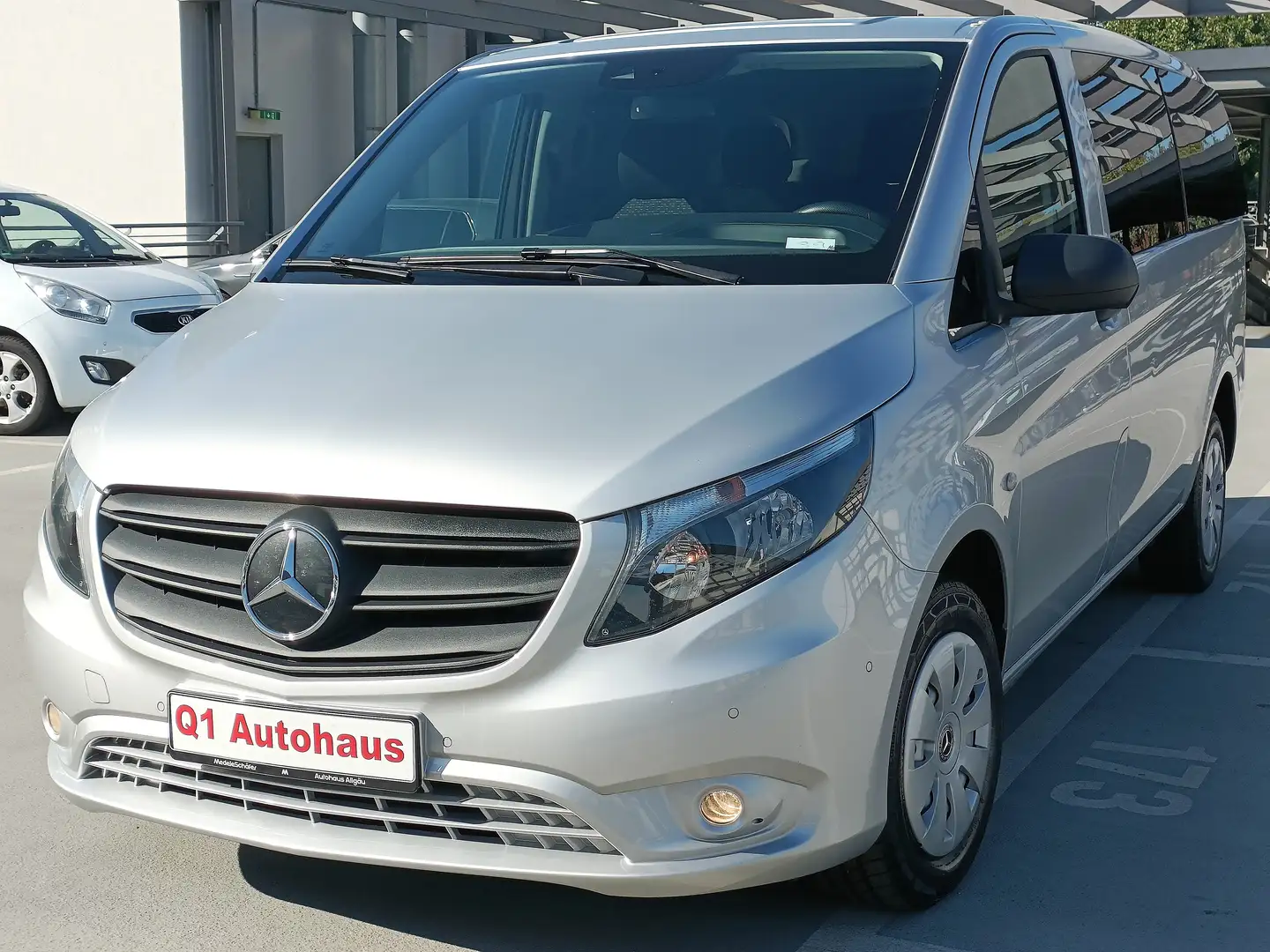 Mercedes-Benz Vito Tourer 116 lang RFK/TOTW/SPURASSIST/SH/DAB/5SITZE Argent - 1