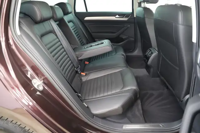 Volkswagen Passat view 11