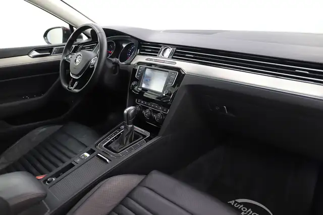 Volkswagen Passat view 15