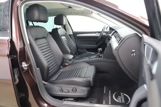 Volkswagen Passat view 10