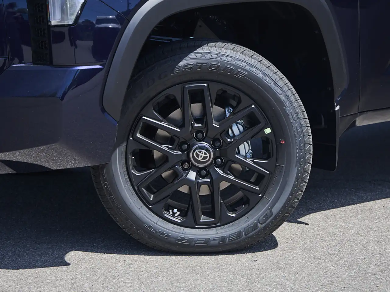 Toyota Tundra снимка Toyota Tundra