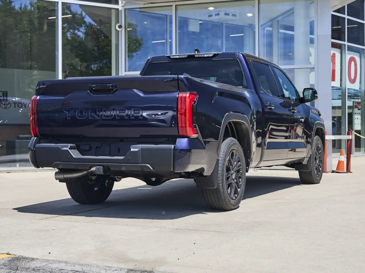 Toyota Tundra снимка Toyota Tundra