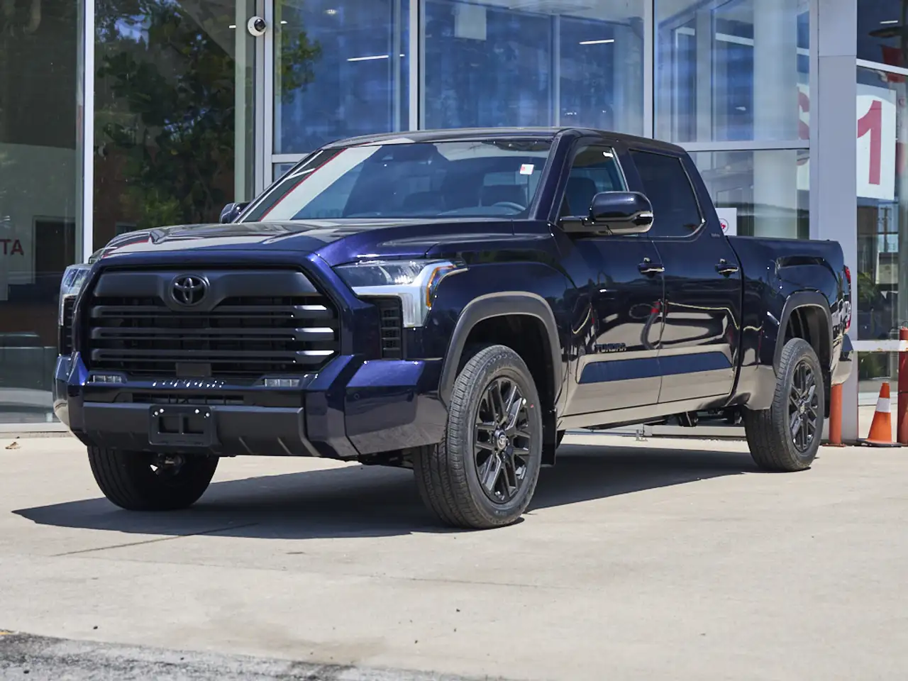 Toyota Tundra снимка Toyota Tundra
