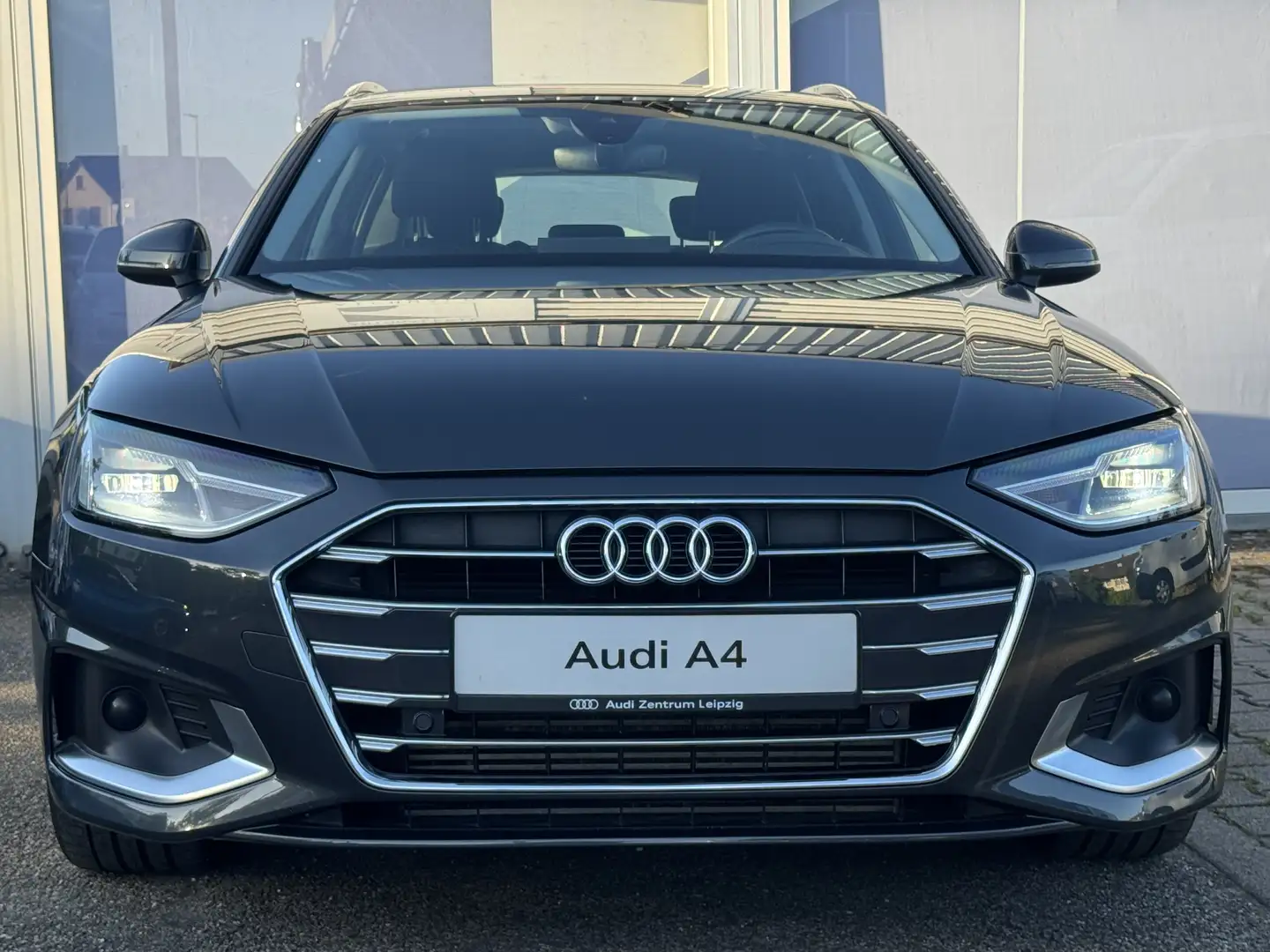 Audi A4 40 g-tron,HUD,AHK,S-Tronic,1.Hand Šedá - 1