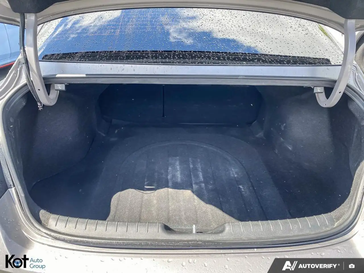Hyundai ELANTRA снимка Hyundai ELANTRA