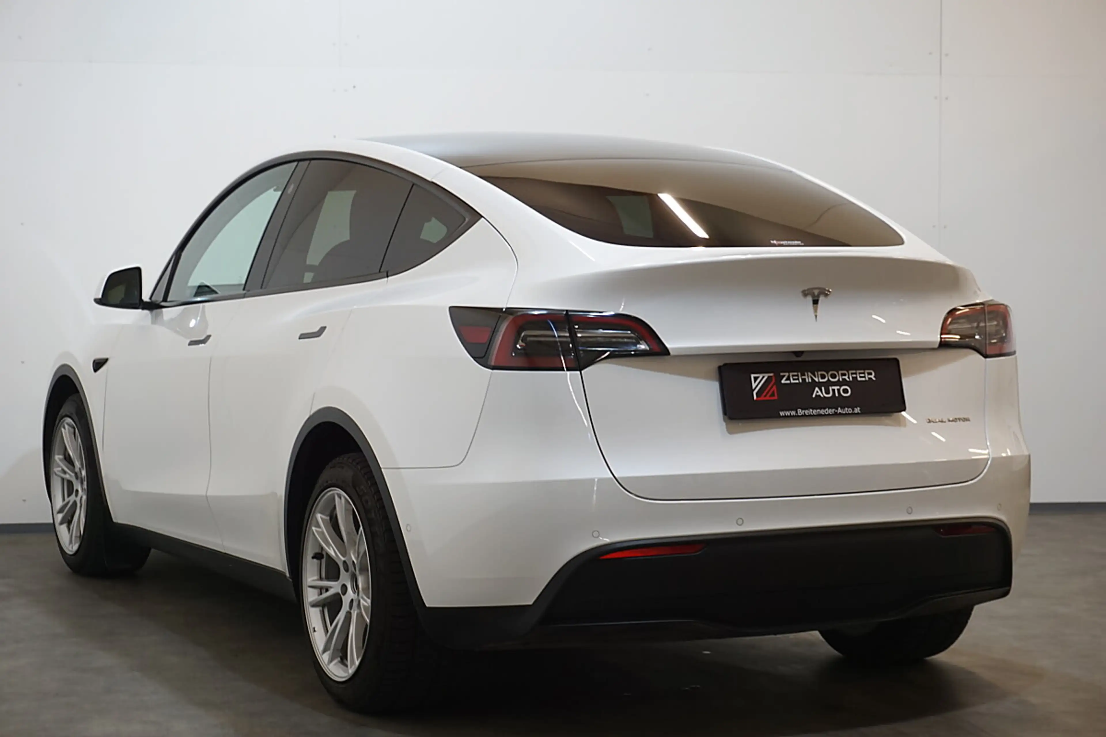 Tesla Model Y Long Range AWD 75kWh / 1.Besitz / weiß metallic... — photo 7
