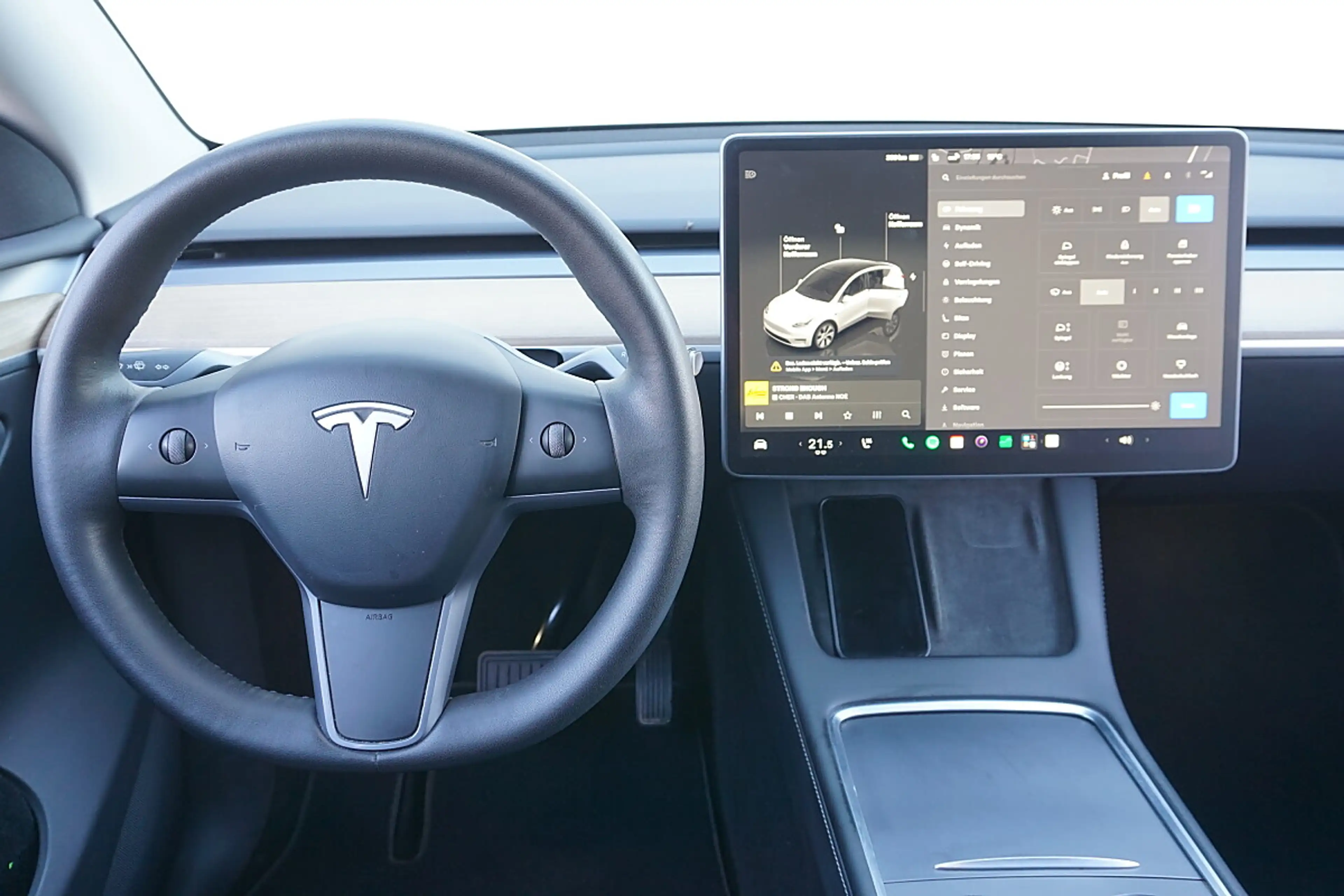 Tesla Model Y Long Range AWD 75kWh / 1.Besitz / weiß metallic... — photo 9