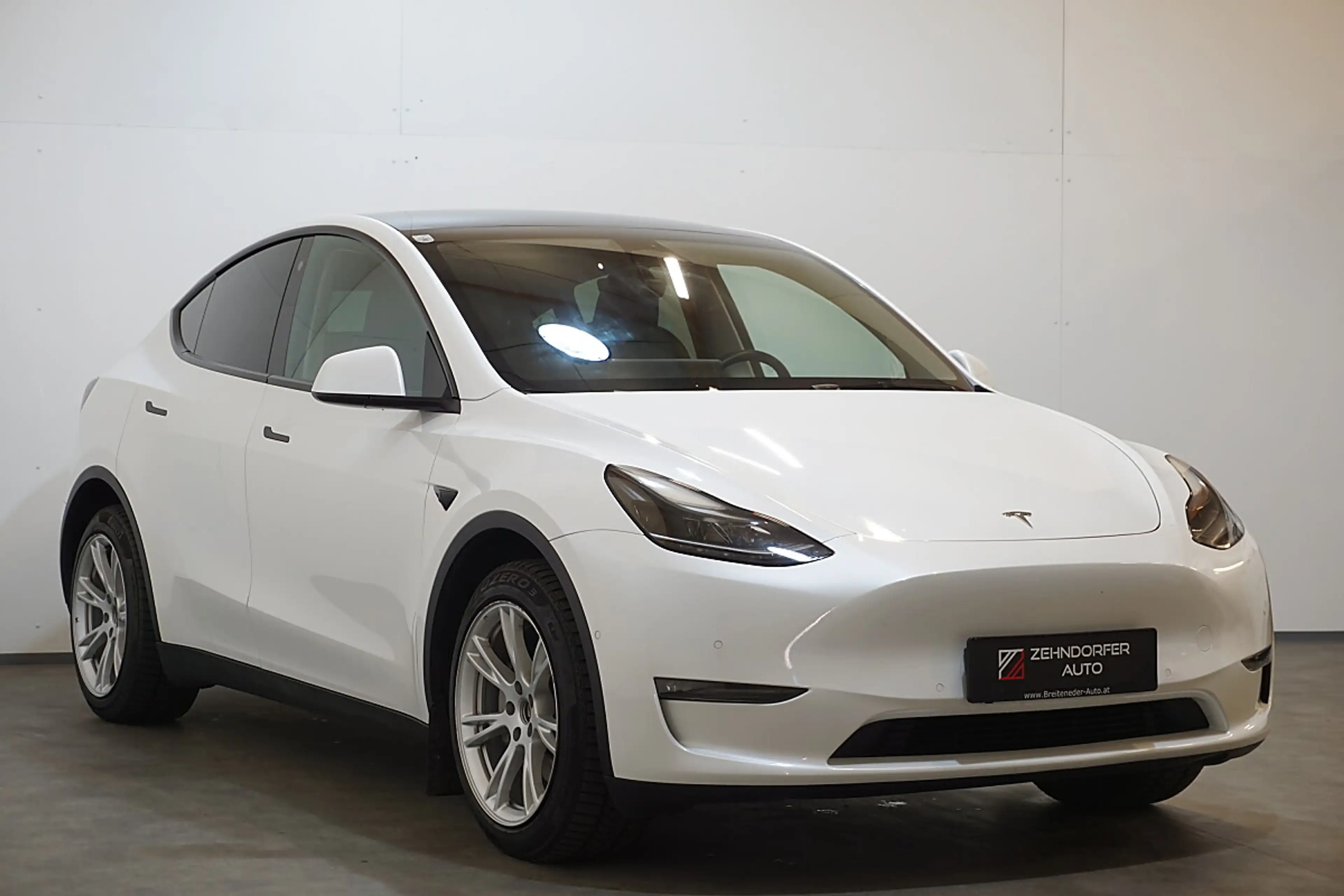 Tesla Model Y Long Range AWD 75kWh / 1.Besitz / weiß metallic... — photo 2