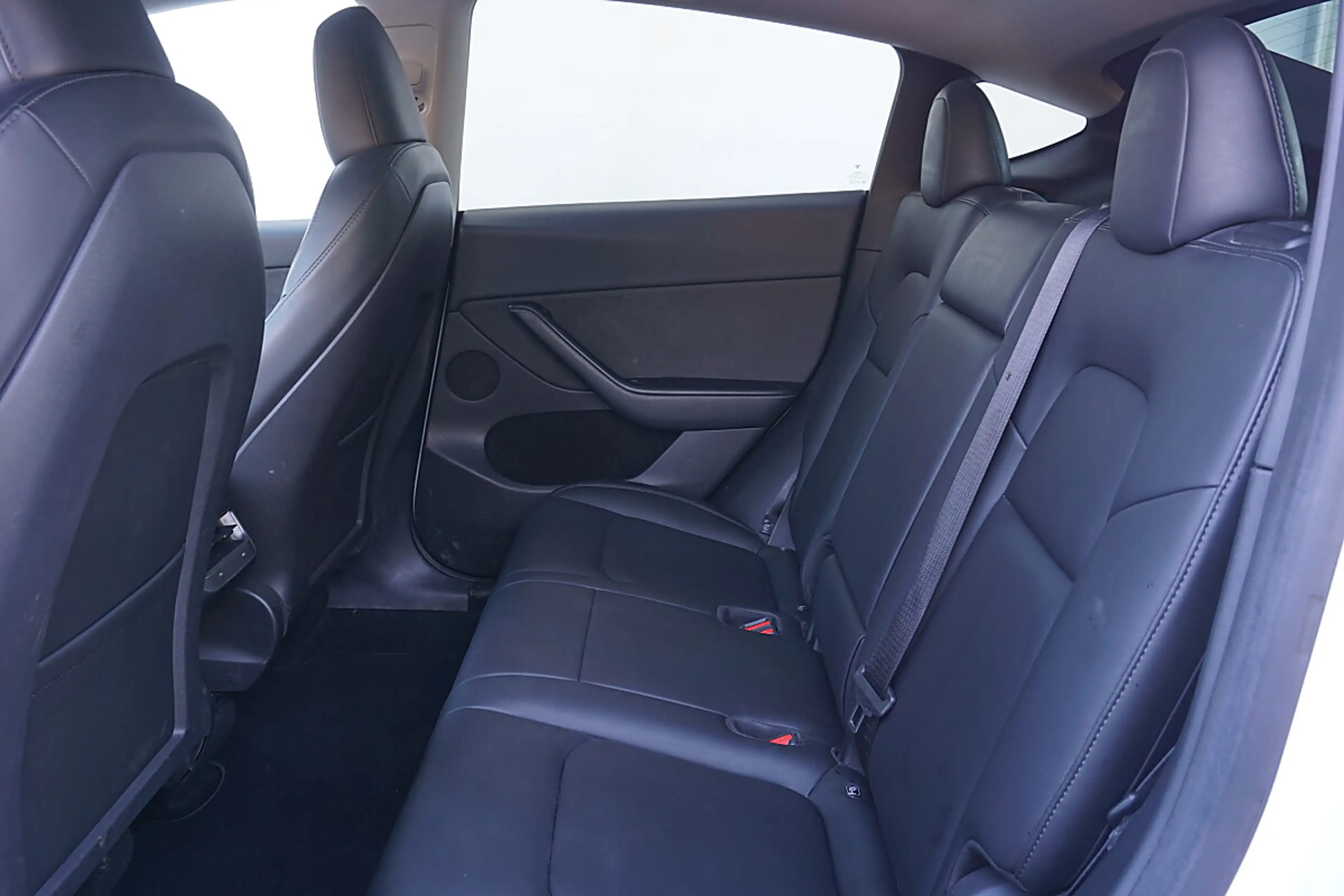Tesla Model Y Long Range AWD 75kWh / 1.Besitz / weiß metallic... — photo 12
