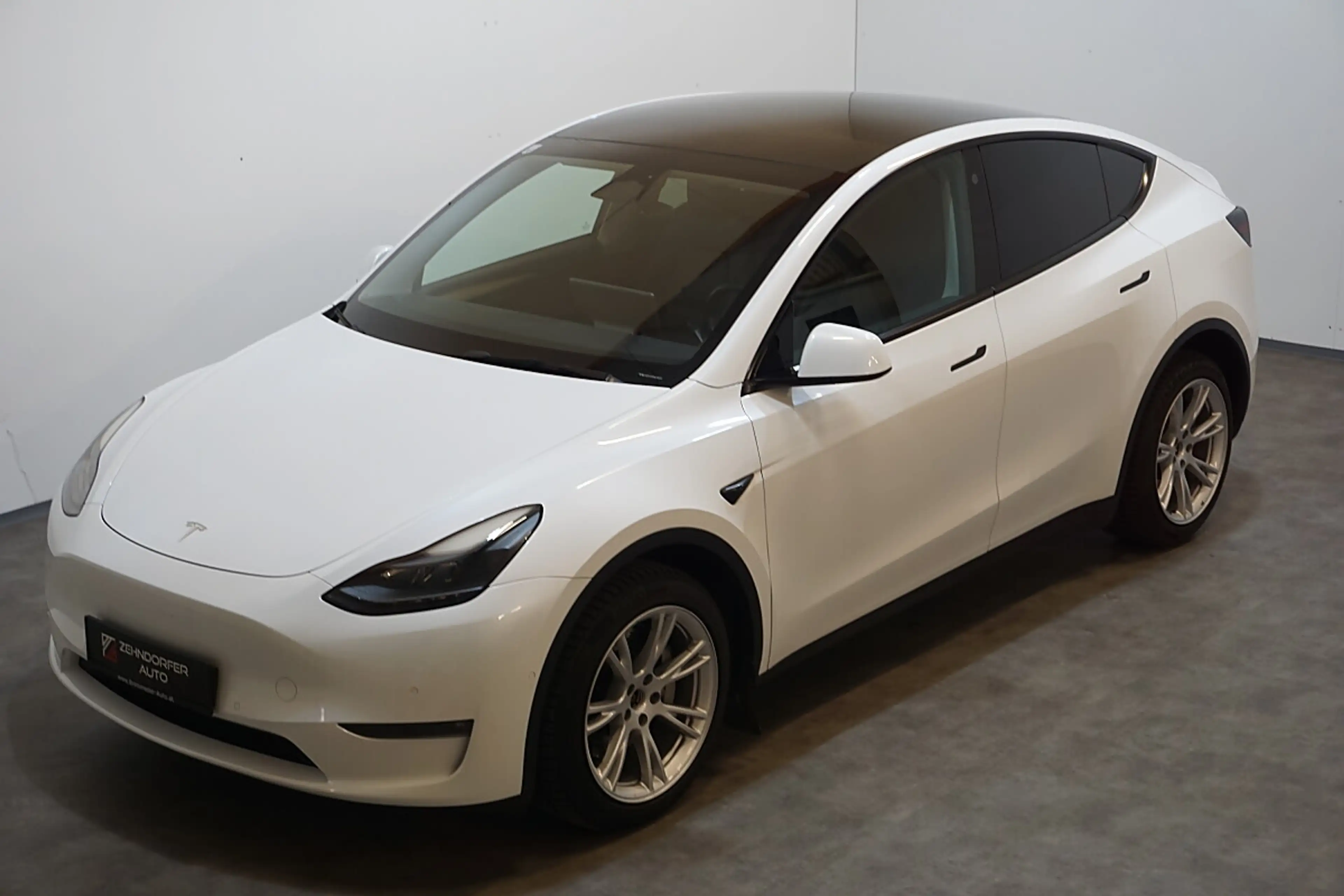 Tesla Model Y Long Range AWD 75kWh / 1.Besitz / weiß metallic... — photo 4