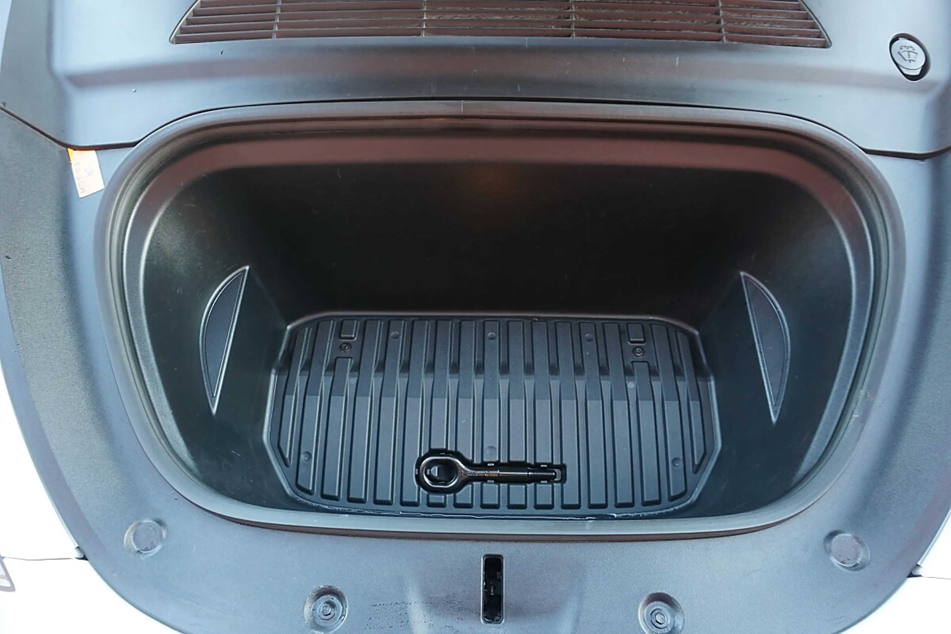 Tesla Model Y Long Range AWD 75kWh / 1.Besitz / weiß metallic... — photo 15