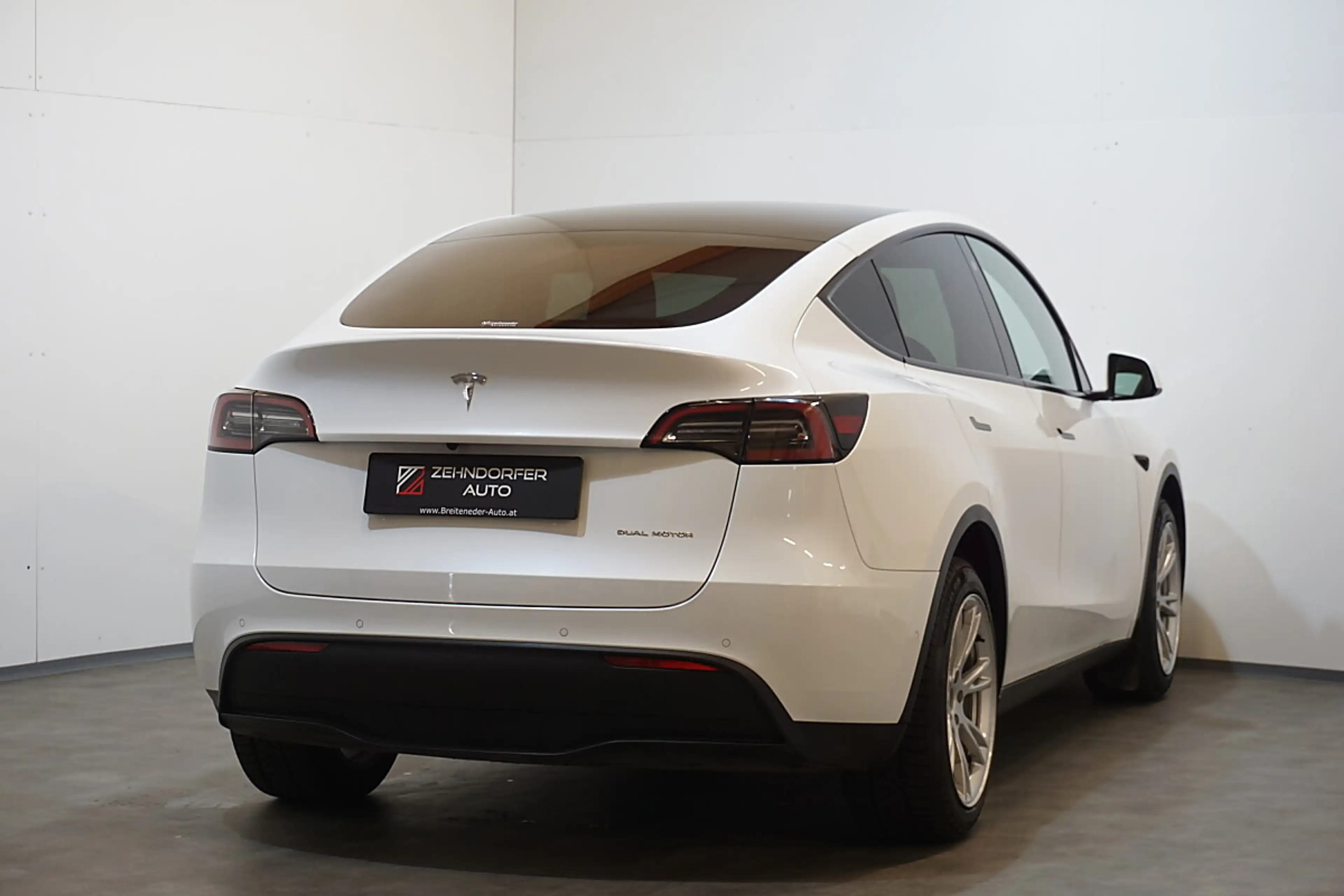 Tesla Model Y Long Range AWD 75kWh / 1.Besitz / weiß metallic... — photo 6