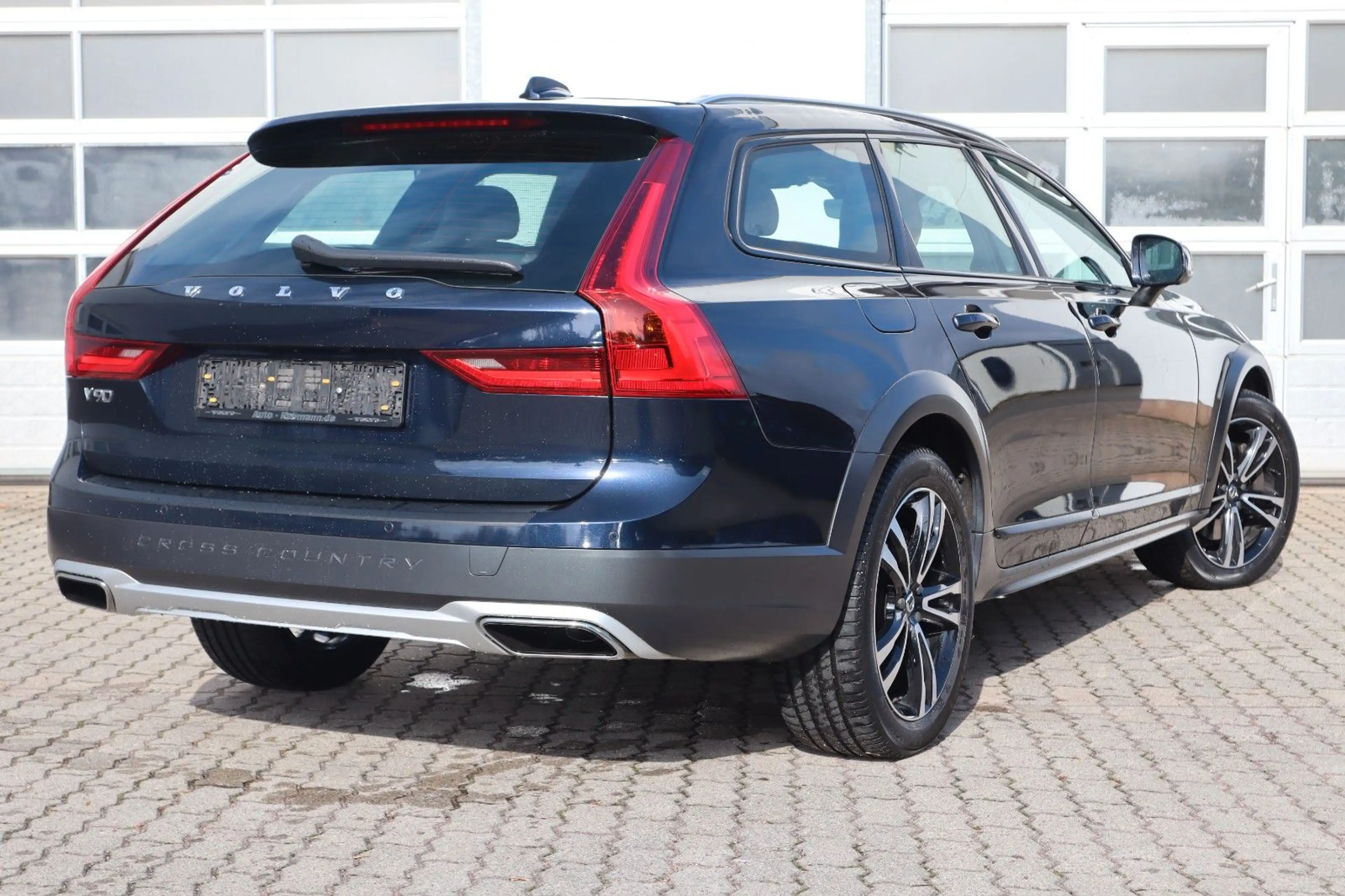 Volvo V90 Cross Country Pro AWD HUD*StzLüft*360° — photo 2