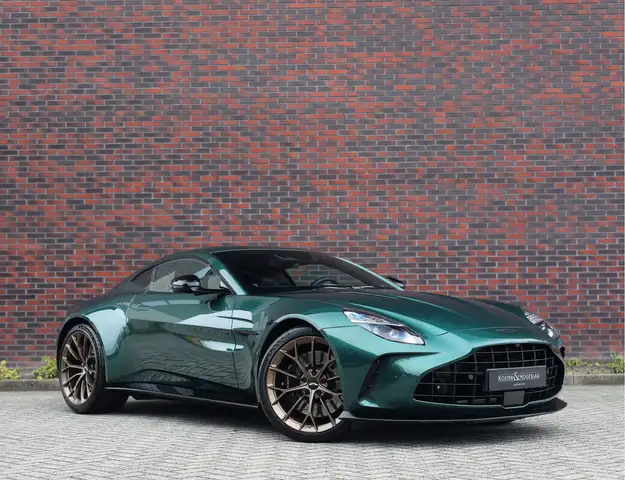 Aston Martin Vantage V8 | Malachite Green